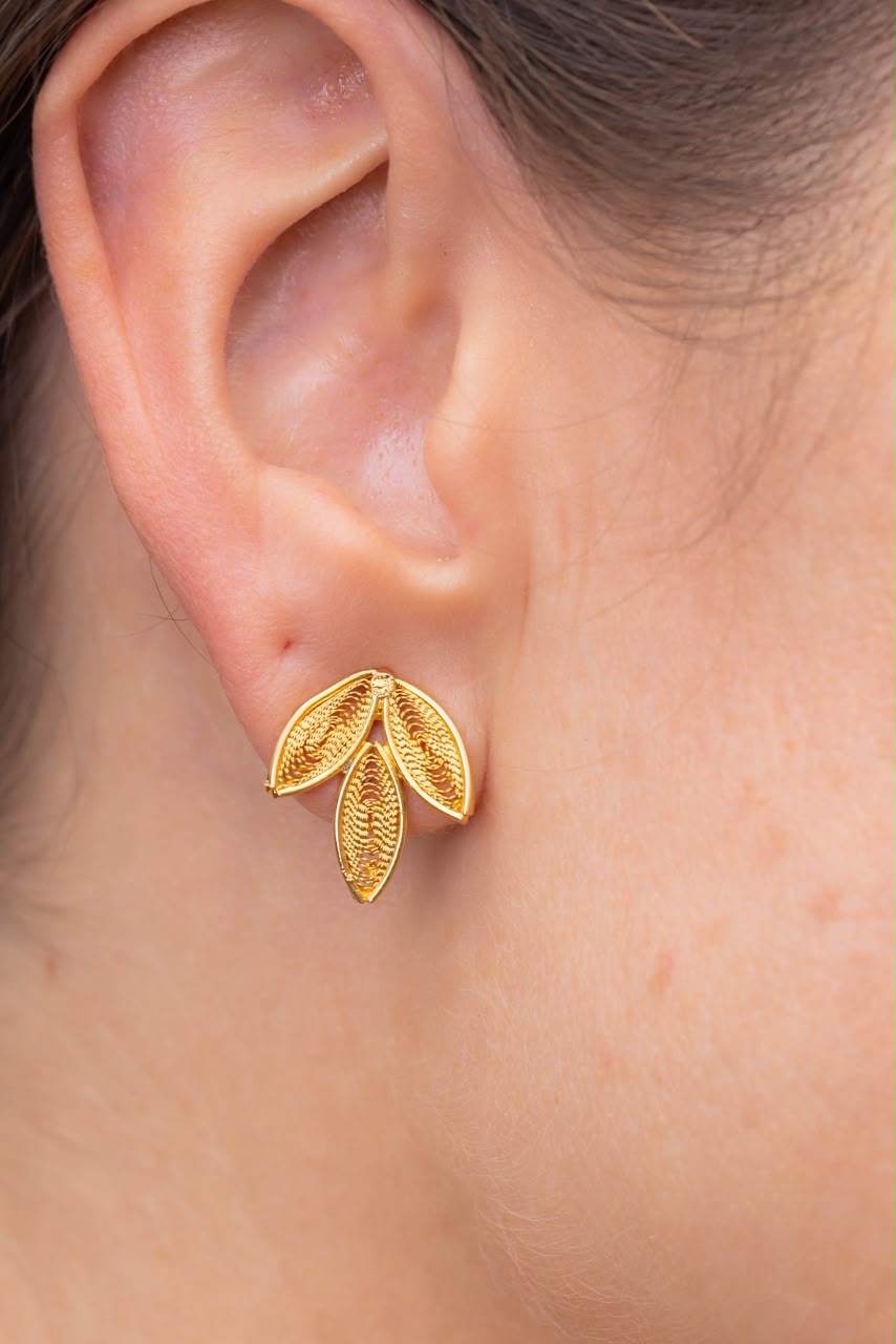 Arete Earcaff filigrana con Esmeralda en bruto (viene con un arete chico para la otra oreja) - Imagen 3