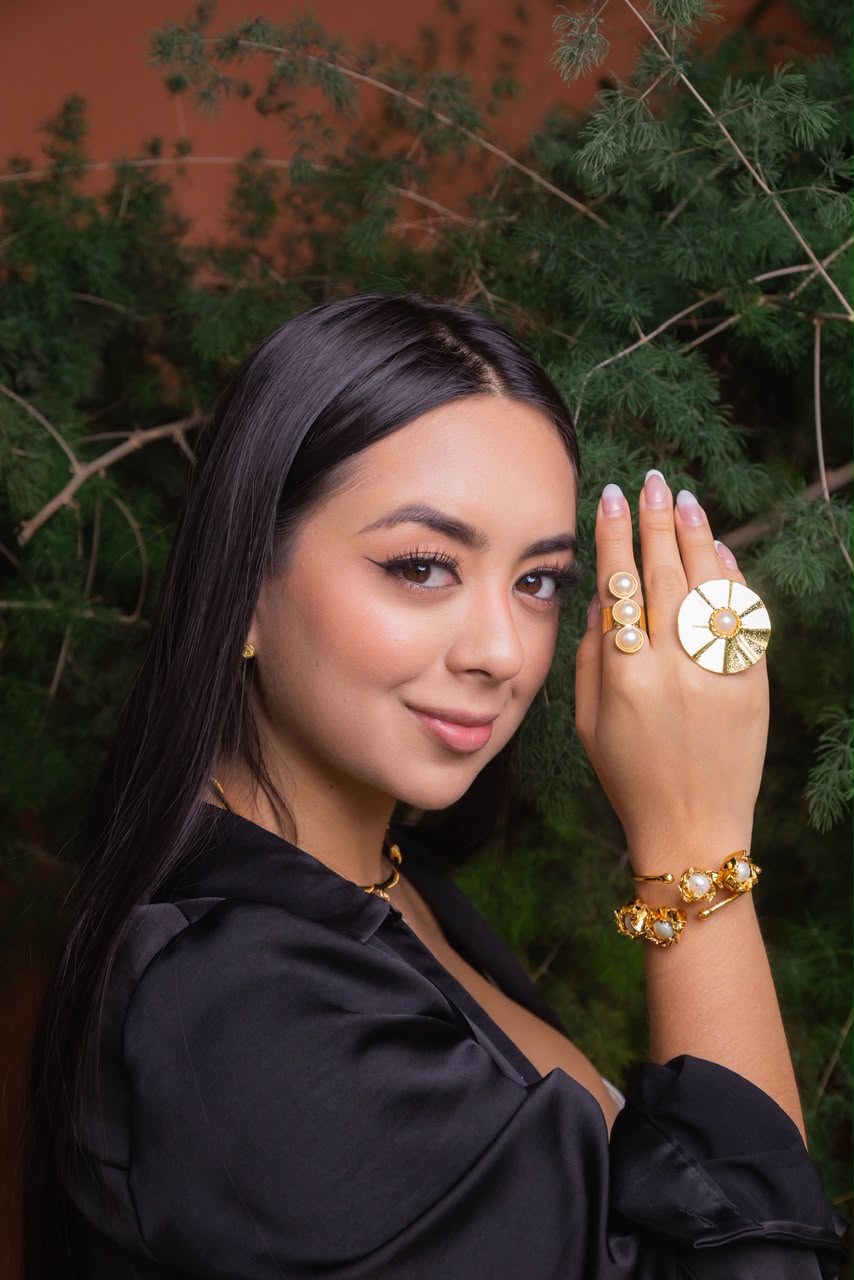 Aretitos, gargantilla, pulsera y anillos - Imagen 3